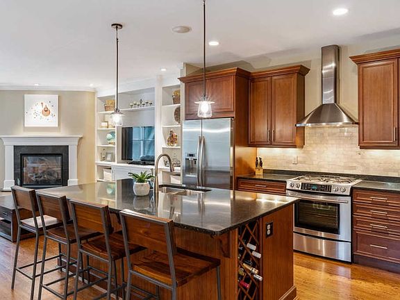 3rd image of 3633 Woodbridge Pl