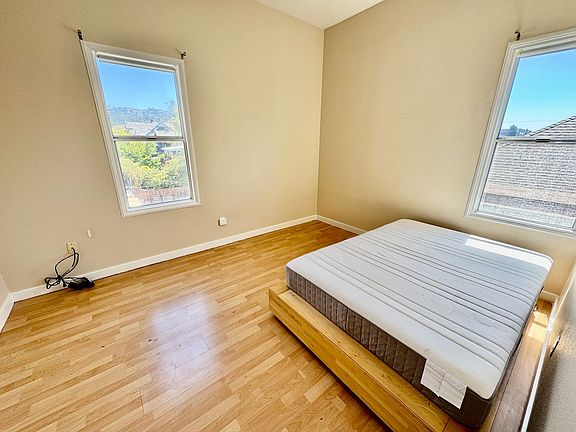 4th image of 2811-2815 Telegraph Ave #B
