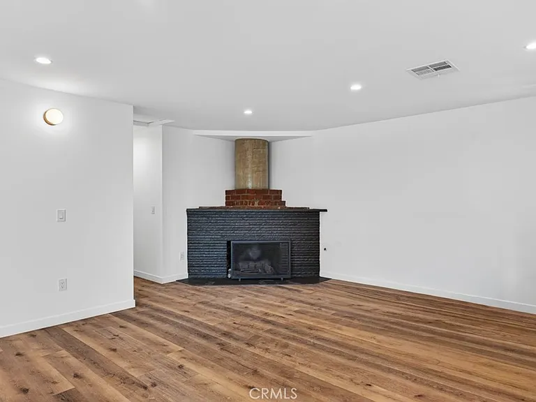 901 Micheltorena St — Photo 14
