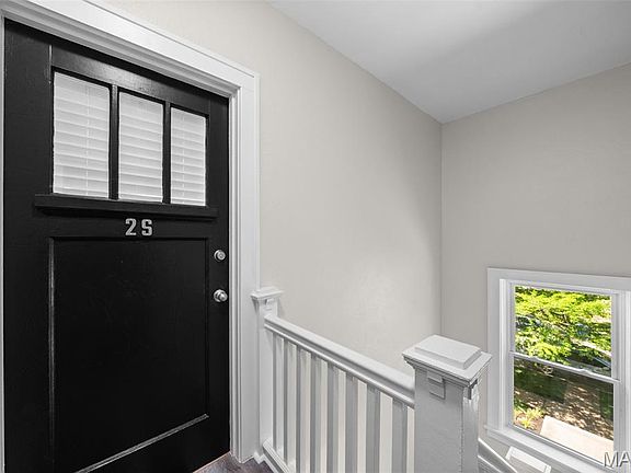 3rd image of 1030 Commodore Dr
