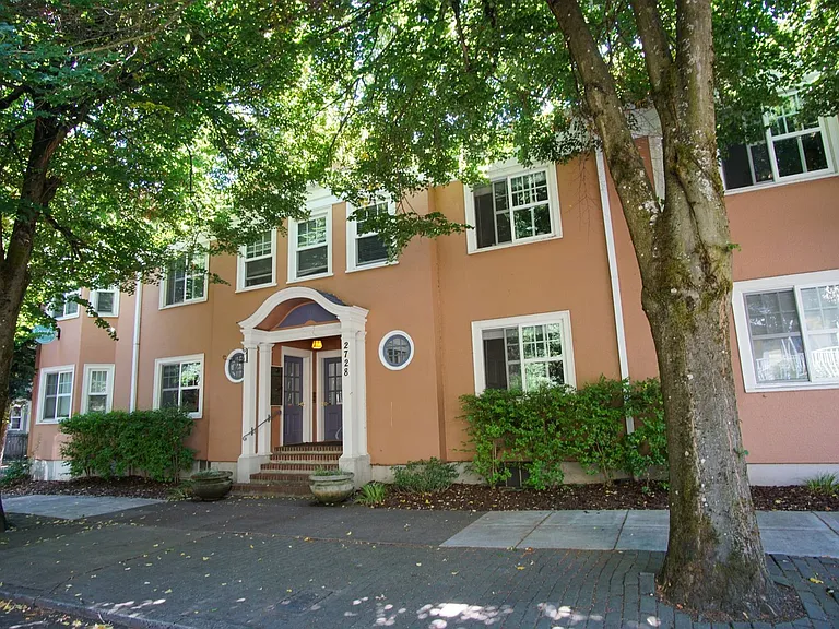 2728 SE Main St #9 — Photo 15