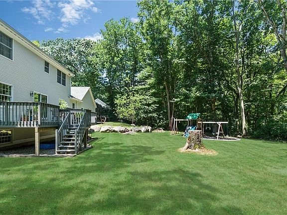 3rd image of 15 Pardons Wood Ln