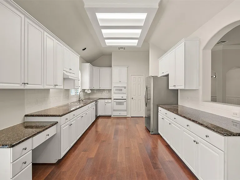 6418 Parkriver Xing — Photo 10