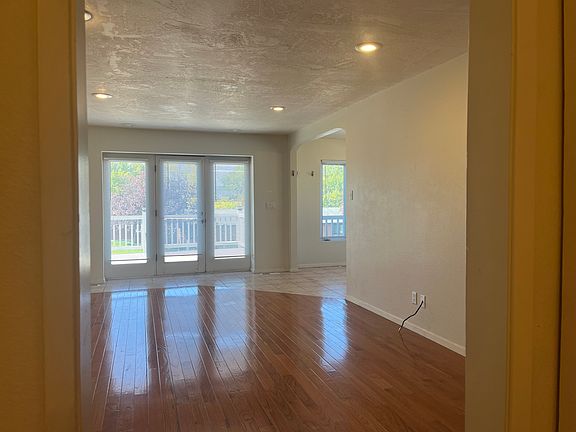 2nd image of 636 Whitaker Dr #636