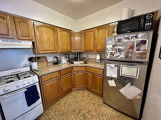 3rd image of 46 W 87th St #2F