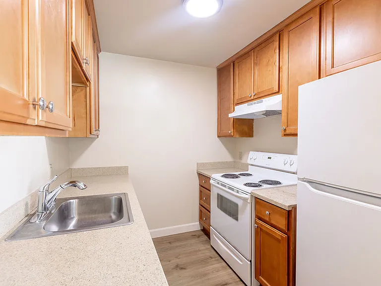 2315 Monroe St — Photo 11
