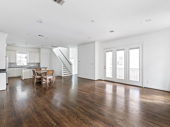 5th image of 18 Hermann Park Ct