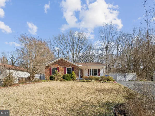 2212 Sandalwood Dr, Waldorf, MD 20601