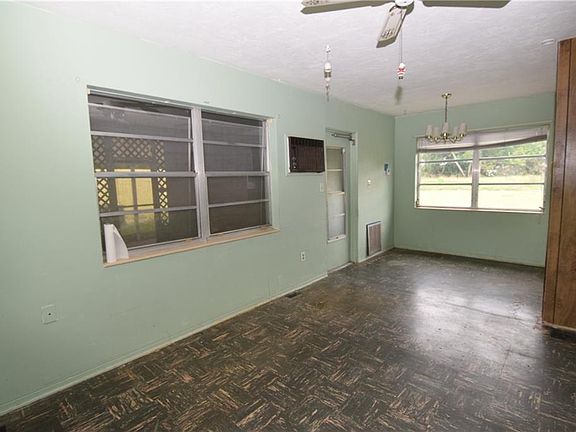 5th image of 6415 Columbia Dr