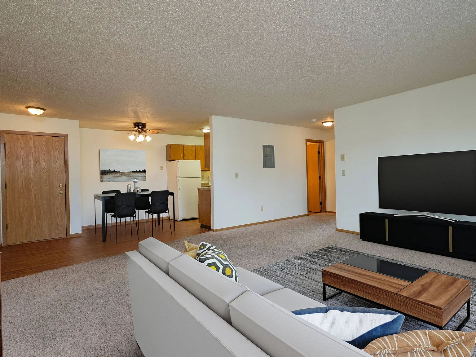 Oak Court — Photo 3