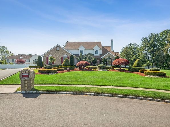 6 Bray Hollow Ct