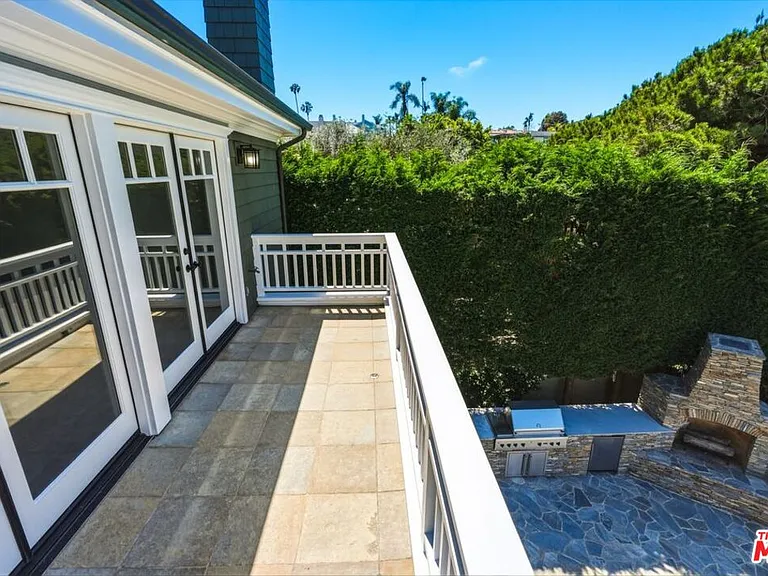 1633 Voorhees Ave — Photo 43
