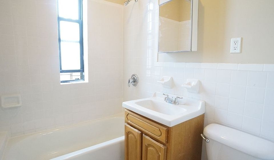 2nd image of 2240 University Ave APT 6D