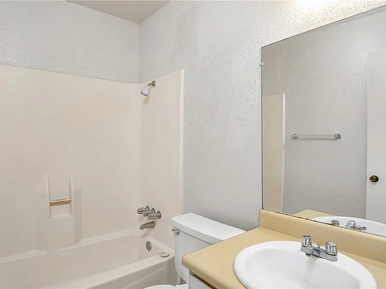 1500 Alpine Cir #C — Photo 5