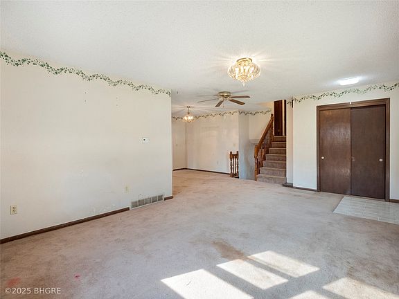 5th image of 411 W Pleasant St
