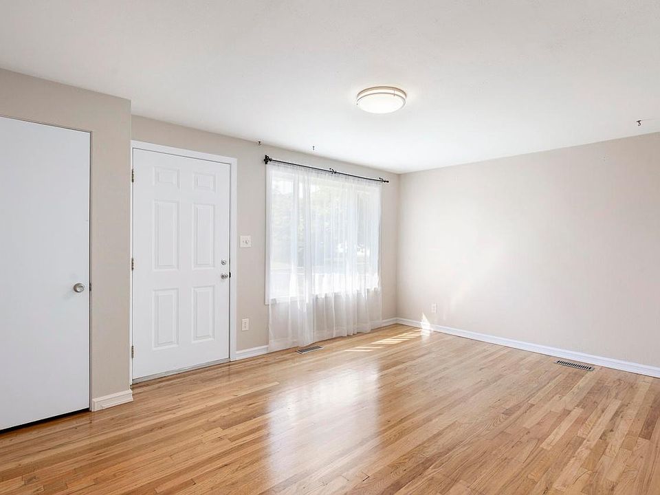 2nd image of 203 Maple Point Dr