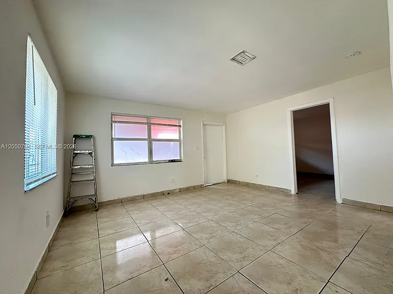 623 NW 9th Ave #3 — Photo 11