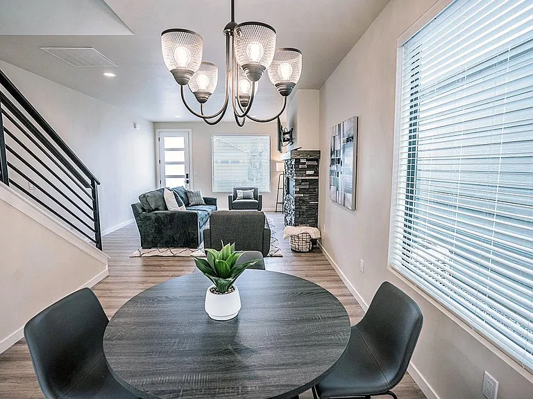3316 N Rosalia Rd — Photo 9