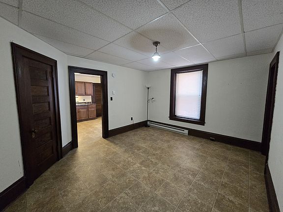 3rd image of 107 E Main St #18054200