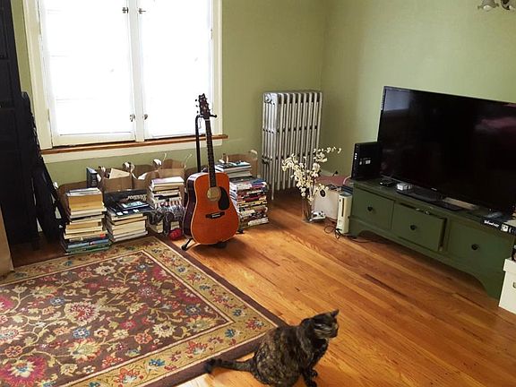 4th image of 2055 W Berwyn Ave APT 2