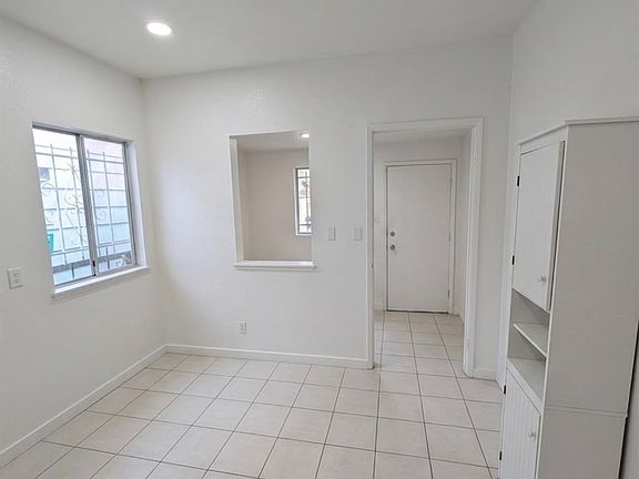 3rd image of 3258 Hannah St