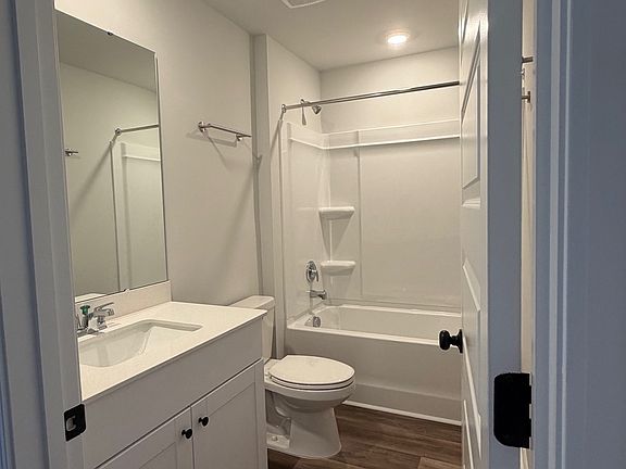4th image of 578 Cambria Dr