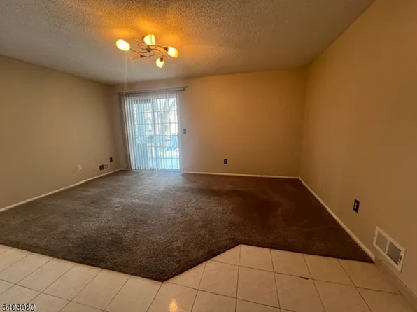 540 Holly Ct, Mahwah, NJ 07430