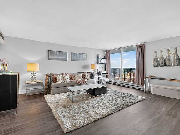 4th image of 6033 N Sheridan Rd APT 28D
