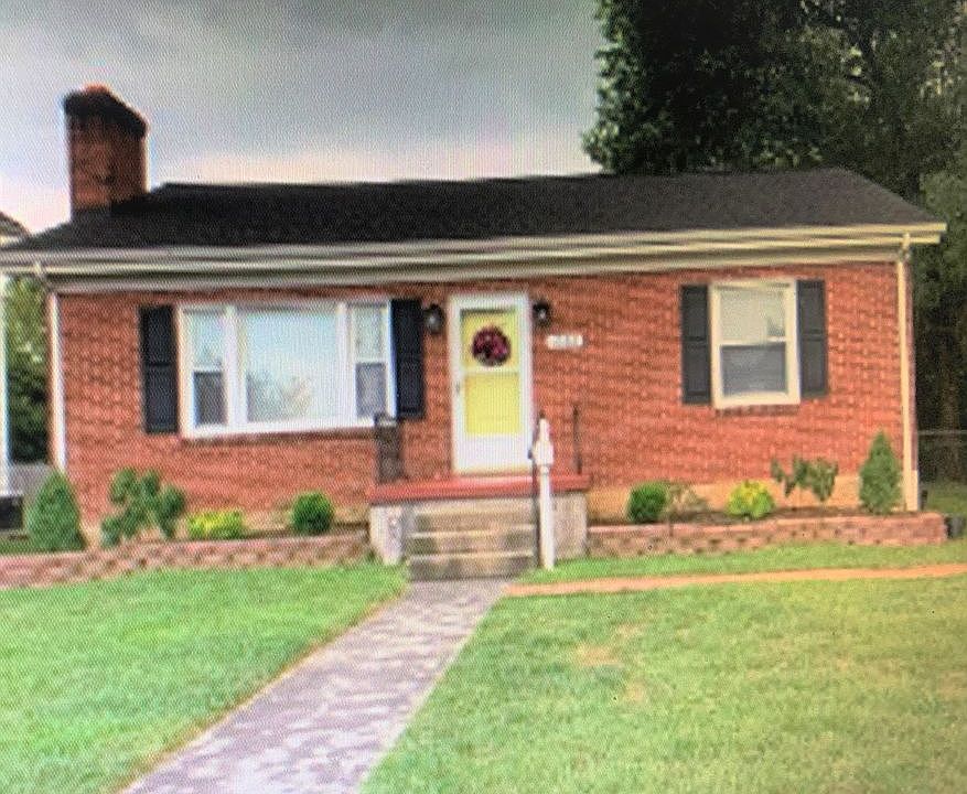 1st image of 1302 Roanoke Blvd