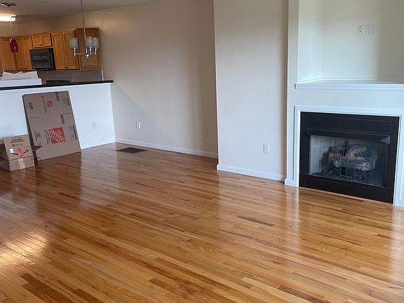 Main Living Room w/dining nook