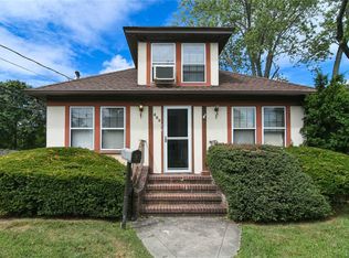 405 Earle St, Central Islip, NY 11722