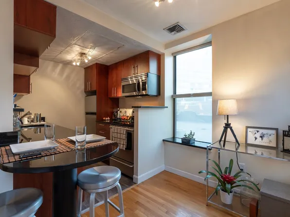5 Grove St APT 5, Boston, MA 02114