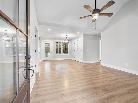 5th image of 205 Maple St