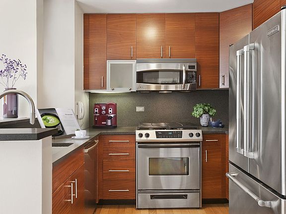 2nd image of 225-227 W 60th St #8A