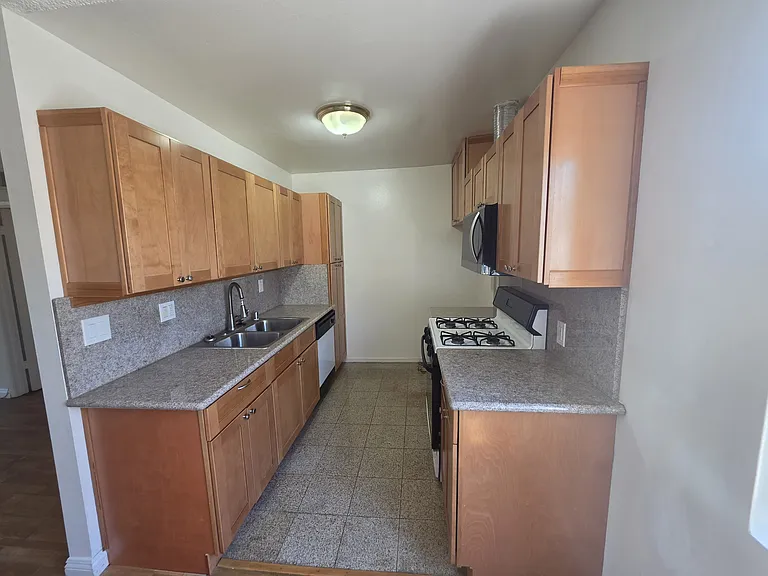 5055 Coldwater Canyon Ave #213 — Photo 15