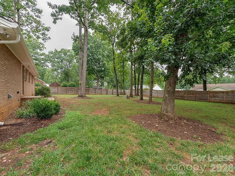 5646 Oak Dr — Photo 32