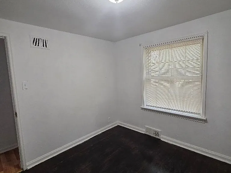 1816 N Hanley Rd — Photo 3