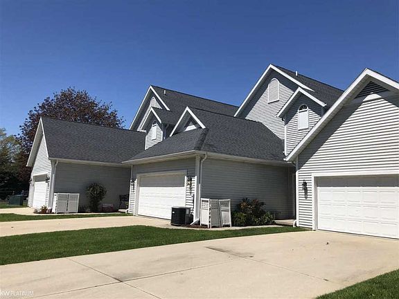 3rd image of 749 Cross Pointe Dr