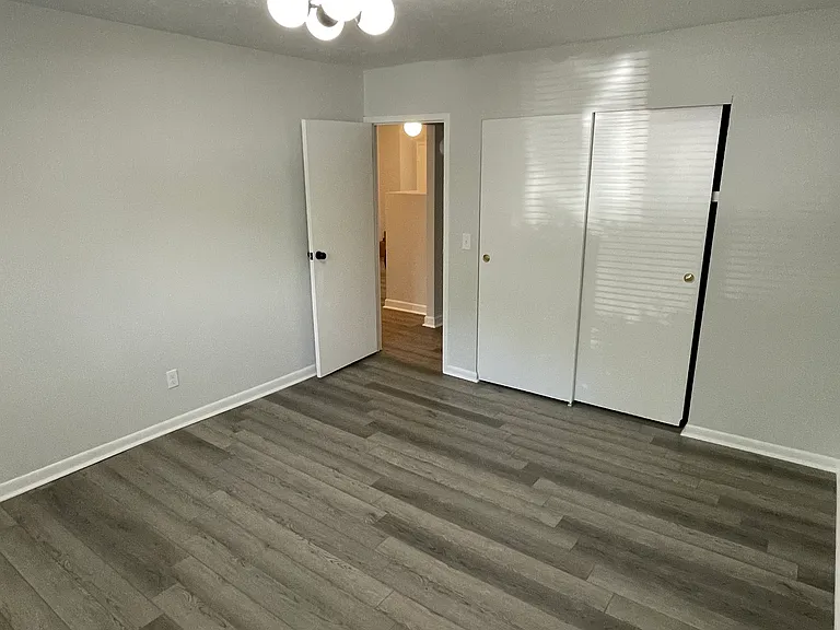 Ranchvale Apartments — Photo 20