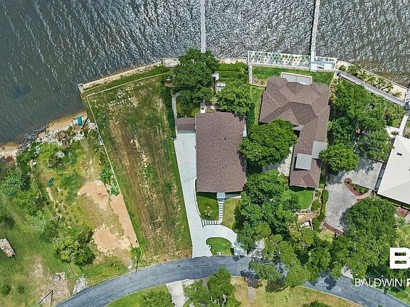 4th image of 2105 Club House Dr
