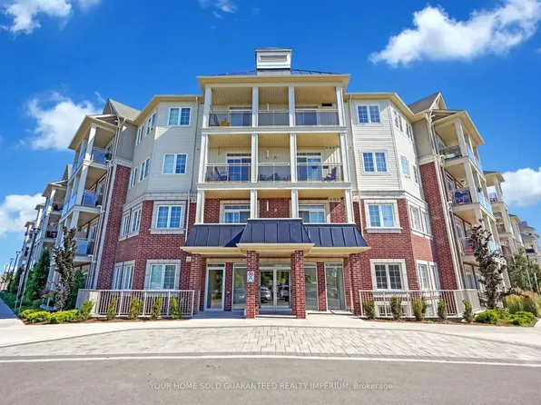 84 Aspen Springs Dr #302, Clarington, ON L1C 0V3