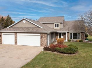 3314 Meadowbrook Rd, Oshkosh, WI 54904