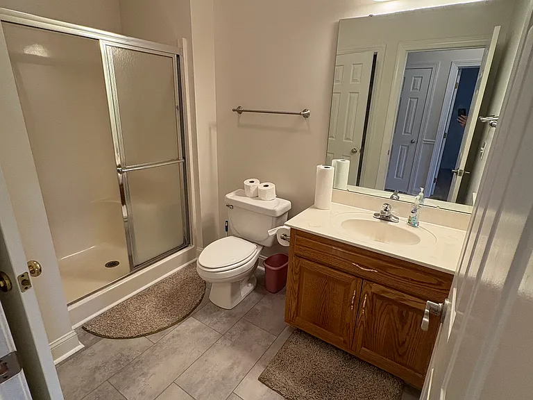 Hallway full bathroom with brand new flooring