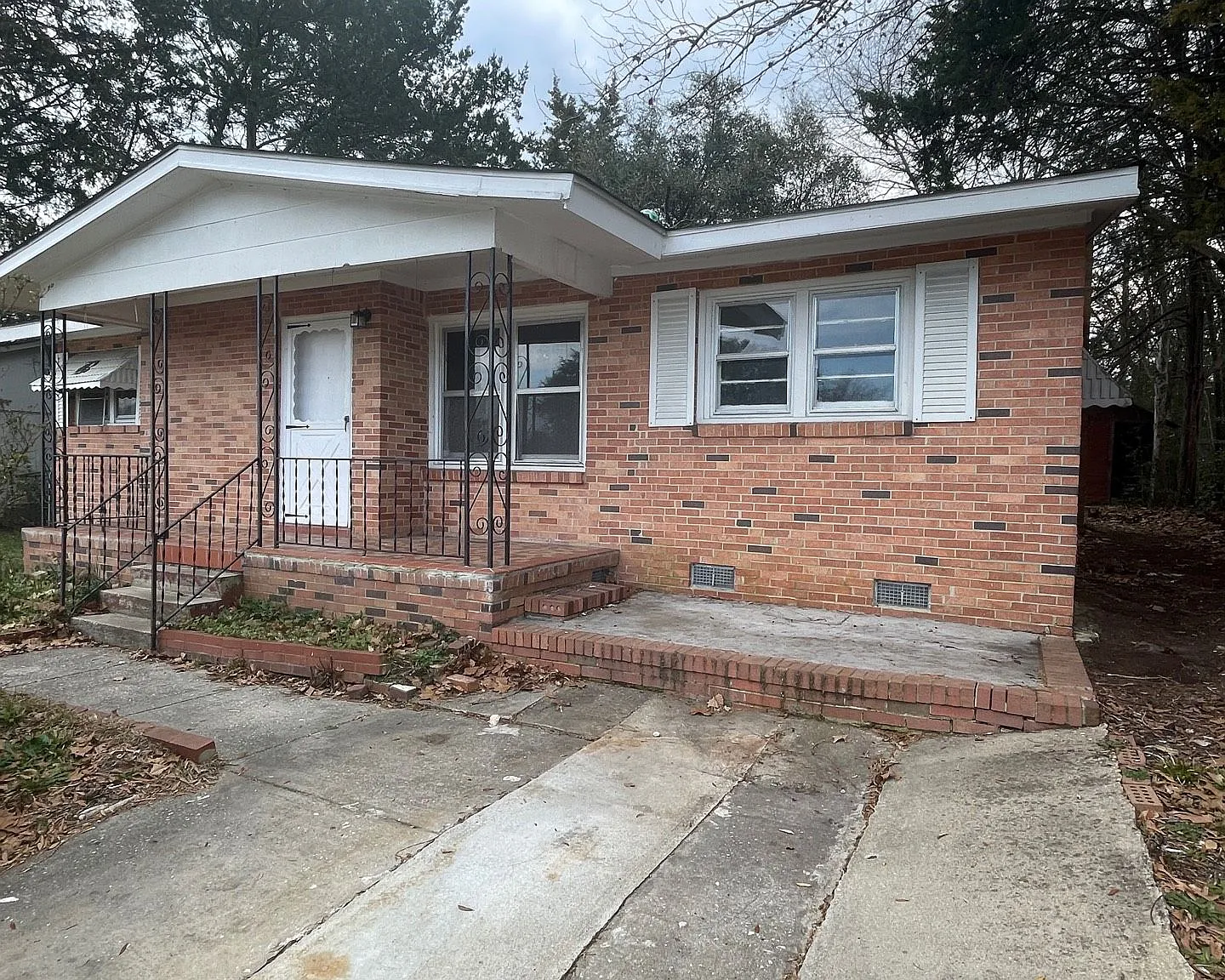 3 bed, 1213 sqft, $1,380 — Photo 1