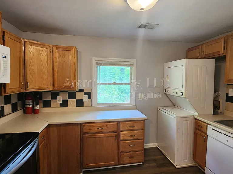 2284 Alvin Dr NW #B-1 — Photo 3