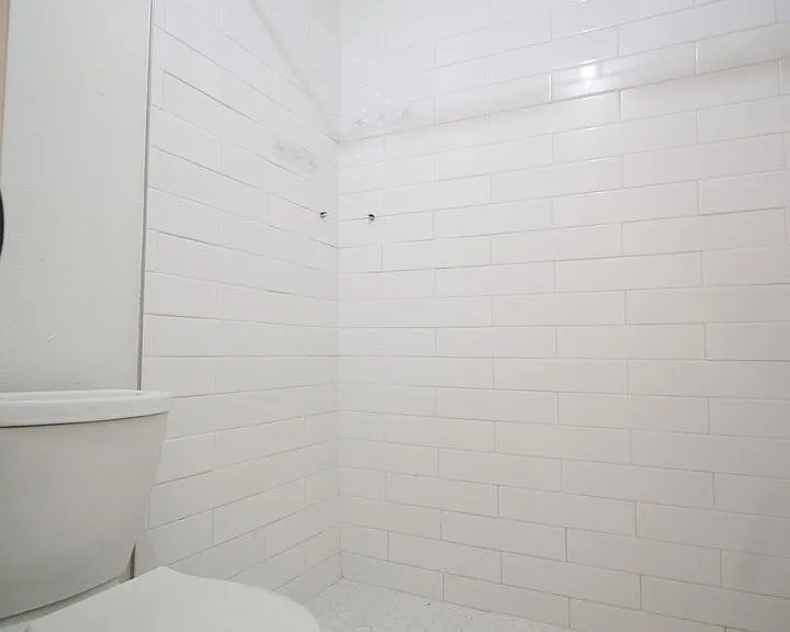 1225 S Lawton Ave — Photo 19