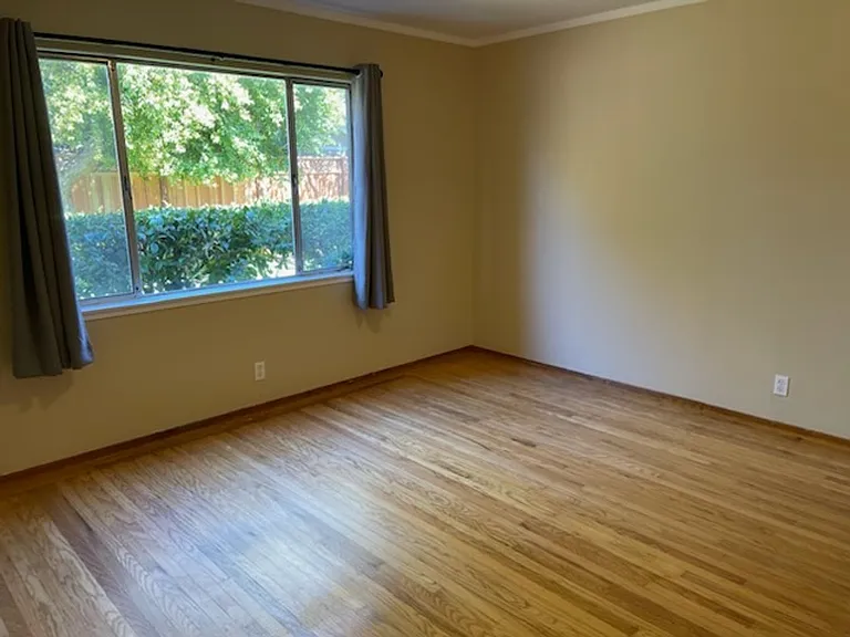 2347 Venndale Ave — Photo 10