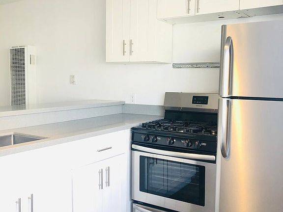 4th image of 345 S Westlake Ave #17