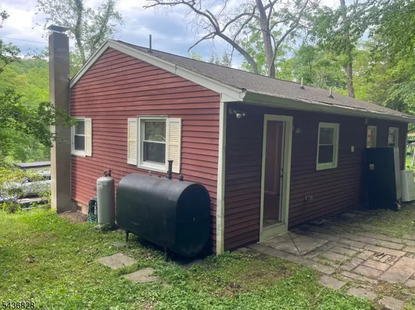 48 E Shore Dr, Vernon Twp., NJ 07462
