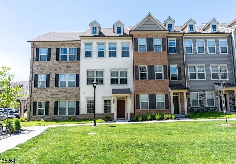 18 Cortland Ct #A — Photo 1
